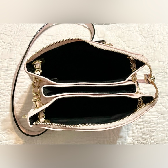 VICTORIA SECRET Pebbled V-Quilt 24/7 Crossbody color pink size 8x5 NWT - Picture 5 of 9